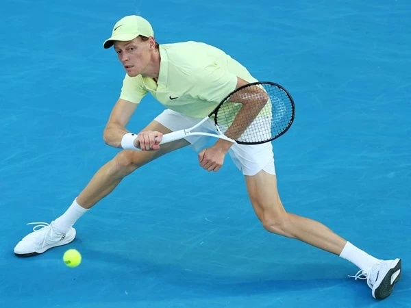 Meskipun Jannik Sinner membukukan satu tiket babak keempat Australian Open musim 2025 di Melbourne dengan tiga set langsung