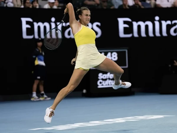 Harapan Aryna Sabalenka memenangkan Australian Open untuk kali ketiga secara beruntun masih hidup setelah ia melalui perempatfinal