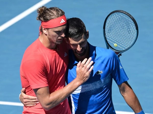 Alexander Zverev melenggang ke final Australian Open untuk kali pertama usai Novak Djokovic mundur tidak lama setelah mereka melakoni set pertama di semifinal