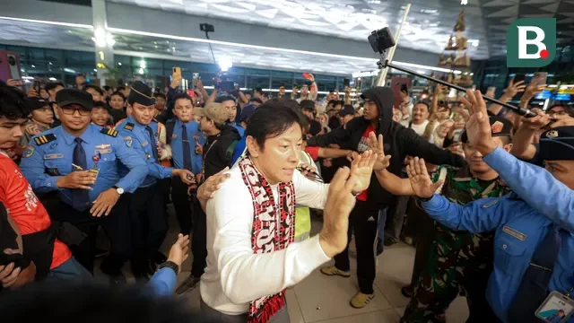 Shin Tae-yong Tak Bisa Membendung Air Mata saat Diantar Ratusan Suporter Timnas Indonesia Menuju Bandara Soekarno-Hatta