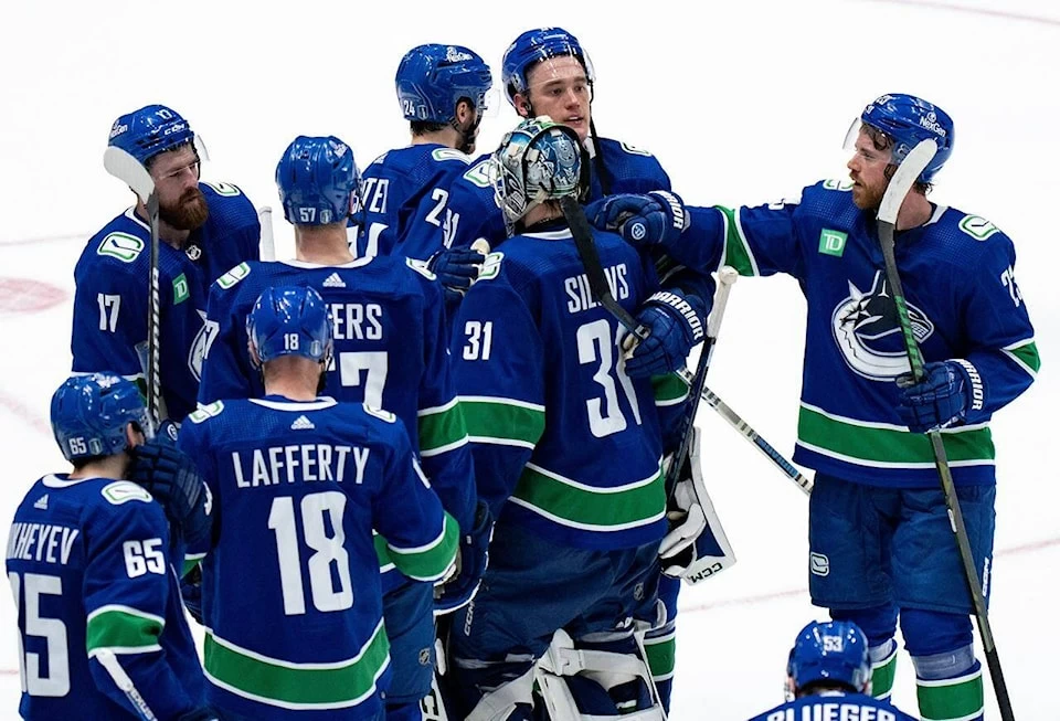 Canucks Hentikan Kemenangan Beruntun Capitals Vancouver Canucks berhasil mengakhiri rentetan enam kemenangan beruntun Washington Capitals dengan kemenangan 2-1