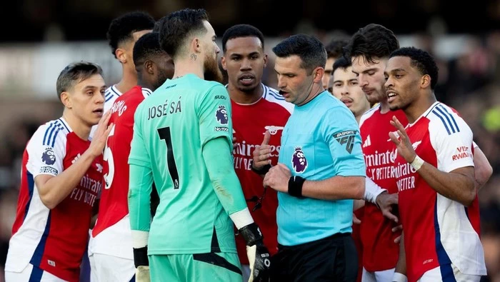 Arsenal Didakwa FA Gara-gara Pemainnya Protes Keras Wasit