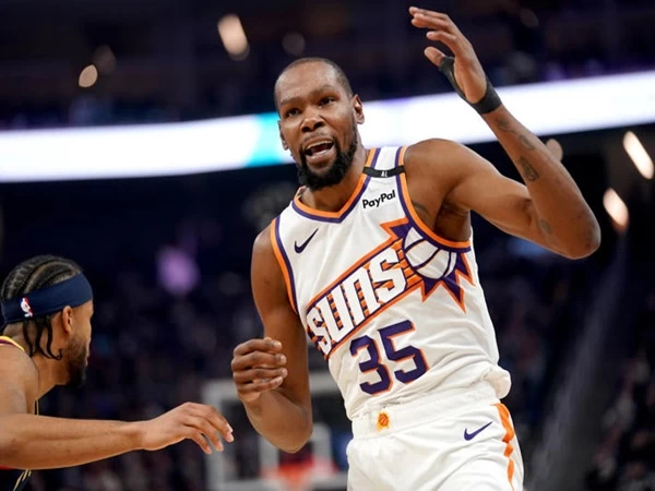 Percakapan verbal yang seru antara bintang Phoenix Suns, Kevin Durant dan anggota Hall of Fame Gary Payton Sr. pada Jumat malam semuanya menyenangkan