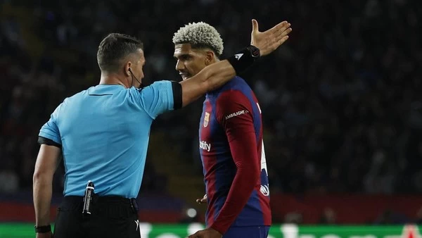 Araujo Tanggapi 'Perang' Madrid dengan Wasit