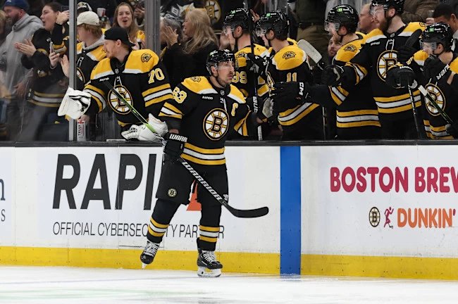 Bermain di Madison Square Garden, Bruins bangkit dari ketertinggalan 1-3 di periode kedua.