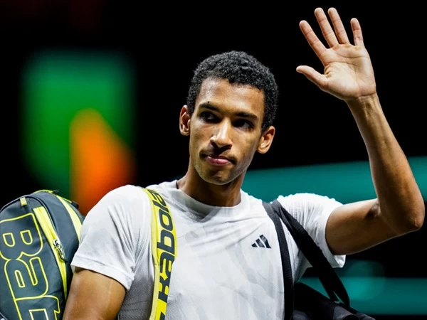 Felix Auger Aliassime mengalami kemunduran di Rotterdam Open musim 2025 setelah ia terpaksa mengundurkan diri dari laga babak pertama