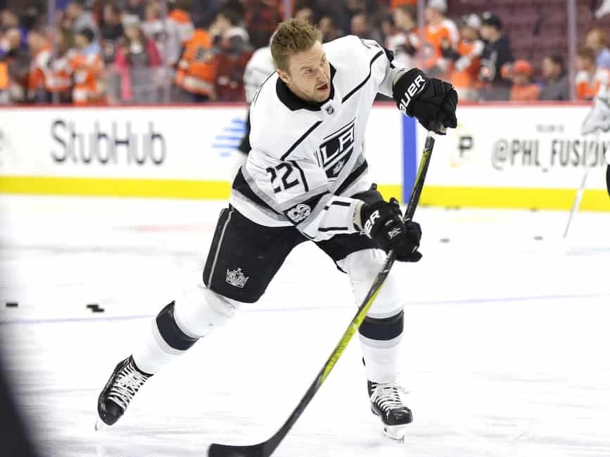 Los Angeles Kings Merayakan Pertandingan ke-1.000 Trevor Lewis