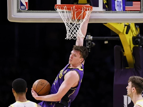 Pebasket muda Dalton Knecht membahas situasi rumit yang melibatkan namanya di trade deadline beberapa waktu lalu. Ia mengatakan sulit baginya untuk memproses semua yang terjadi dalam waktu singkat