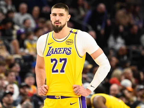 Pebasket berdarah Ukraina yaitu Alex Len mengungkapkan alasannya mau menerima tawaran dari Los Angeles Lakers