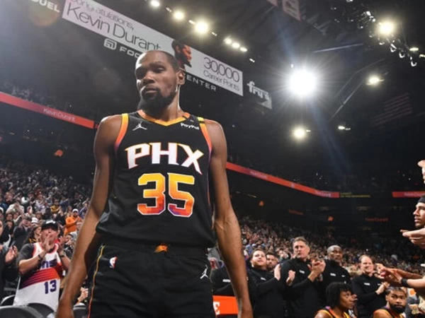 Bintang Phoenix Suns, Kevin Durant nilai Draymond Green akan jadi pelatih yang bagus untuk Golden State Warriors.