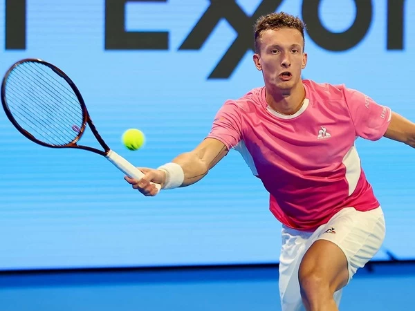 Petenis berkebangsaan Ceko, Jiri Lehecka berhasil mengklaim kemenangan pertama dalam kariernya atas petenis peringkat 3 besar ketika berkompetisi di Qatar Open, Doha musim 2025.