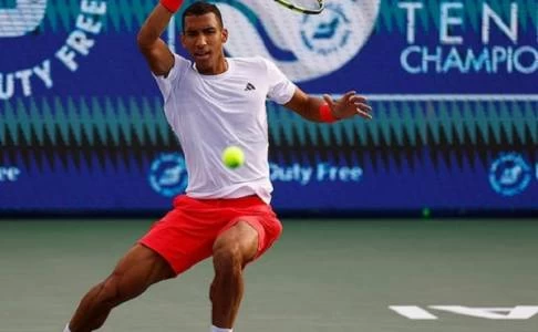 Felix Auger Aliassime meneruskan performa yang impresif demi mengantongi kemenangan ke-15 pada musim 2025 (15-4) ketika berkompetisi di Dubai Tennis Championships.
