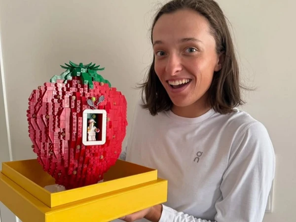 Rayakan Kemenangan Wimbledon, Ini Hadiah LEGO Bagi Iga Swiatek