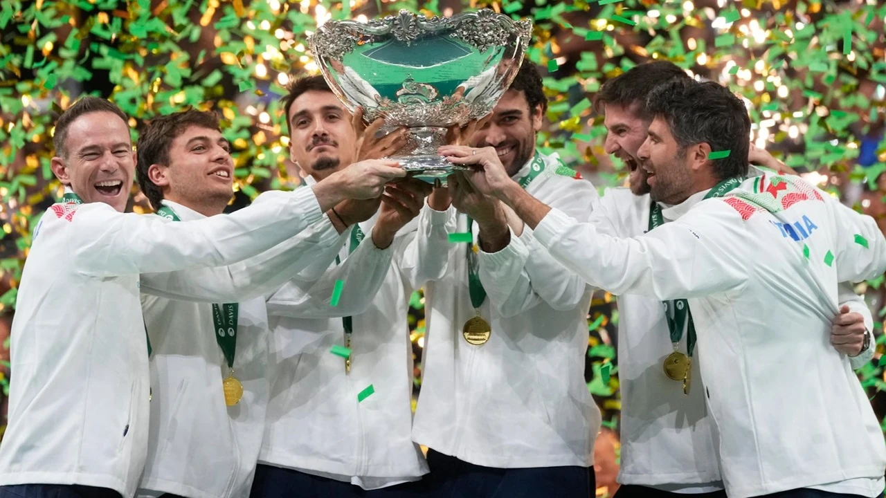 Menang Lagi, Reaksi Tim Italia Usai Angkat Trofi Davis Cup Ketiga