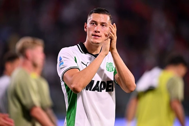 Jurnalis Italia Ungkap AC Milan Tertarik pada Jay Idzes, Apakah Ia Akan Hengkang dari Sassuolo?